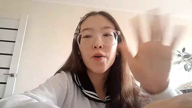 Snapshot of MollyTiger chatting on 12.02.25 MollyTiger online show from 12.02.25