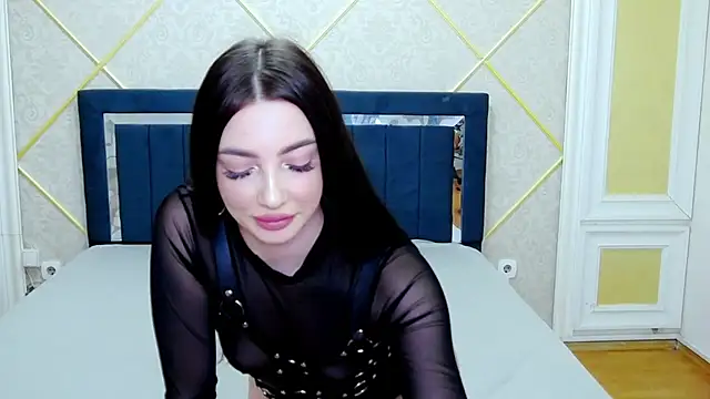 Snapshot of SaraElisse chatting on 11.26.25 SaraElisse online show from 11.26.25