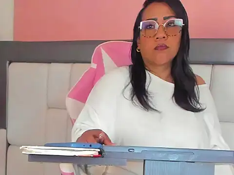 Snapshot of KarolWest_ chatting on 12.15.25 KarolWest online show from 12.15.25