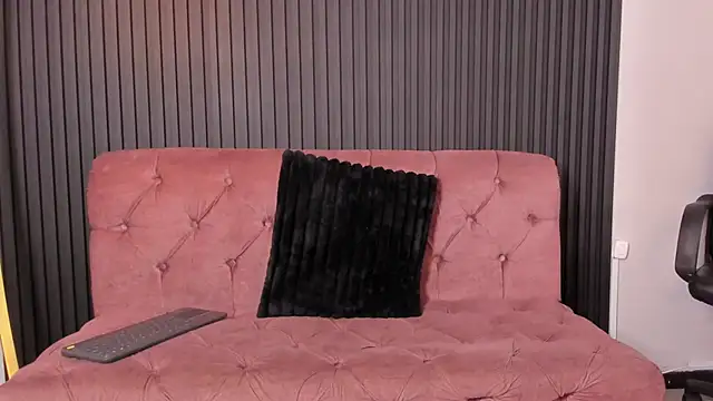 Snapshot of KarolWest_ chatting on 01.13.26 KarolWest online show from 01.13.26