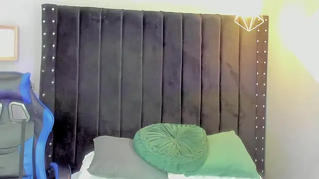 Bryan robayo5 online show from 12.22.25