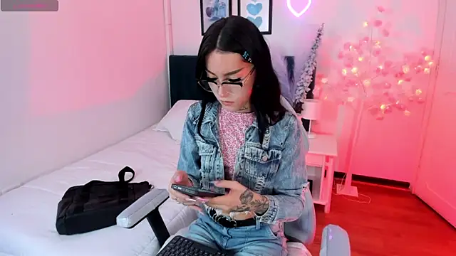 Snapshot of megan_rosse11 chatting on 11.30.25 megan rosse11 online show from 11.30.25