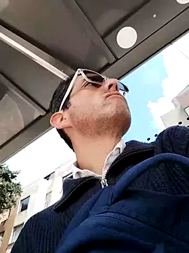 Snapshot of Fuegosutil chatting on 12.01.25 Fuegosutil online show from 12.01.25