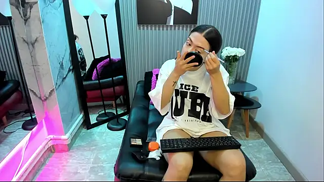 Violettacamss 69 online show from 11.27.25