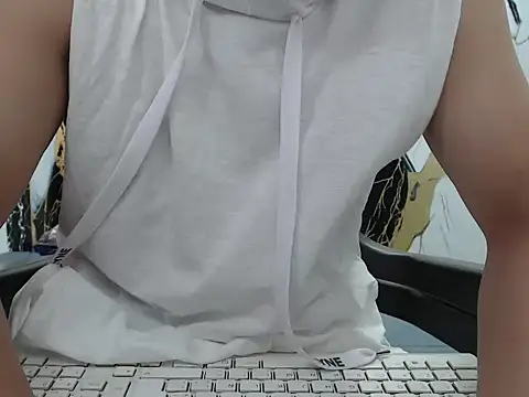 Snapshot of simonm667 chatting on 05.16.26 simonm667 online show from 05.16.26