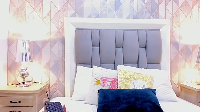 miss vivienne online show from 02.05.26