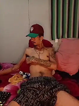 Snapshot of theyllorwillian chatting on 06.14.26 theyllorwillian online show from 06.14.26