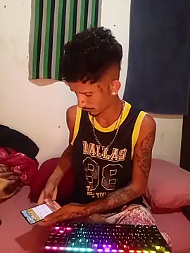 Snapshot of theyllorwillian chatting on 06.18.26 theyllorwillian online show from 06.18.26
