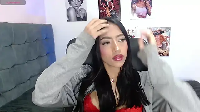 Snapshot of aisha_brunette18 chatting on 12.16.25 aisha brunette18 online show from 12.16.25