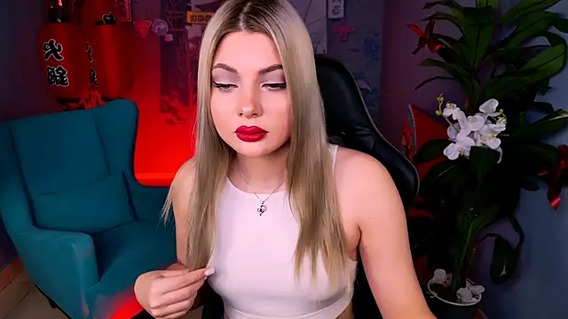 HyileyClark online show from 04.06.26