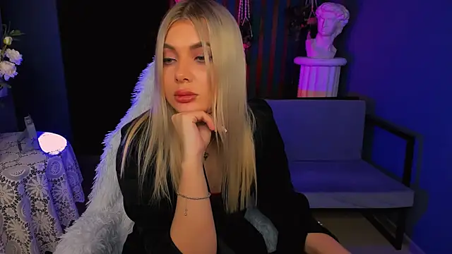 HyileyClark online show from 04.15.26