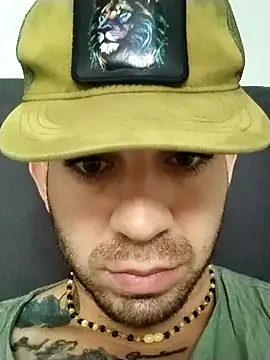 Snapshot of hazarcannn chatting on 11.29.25 hazarcannn online show from 11.29.25