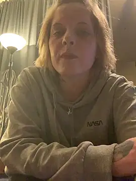 Snapshot of Tiffy90 chatting on 12.16.25 Tiffy90 online show from 12.16.25