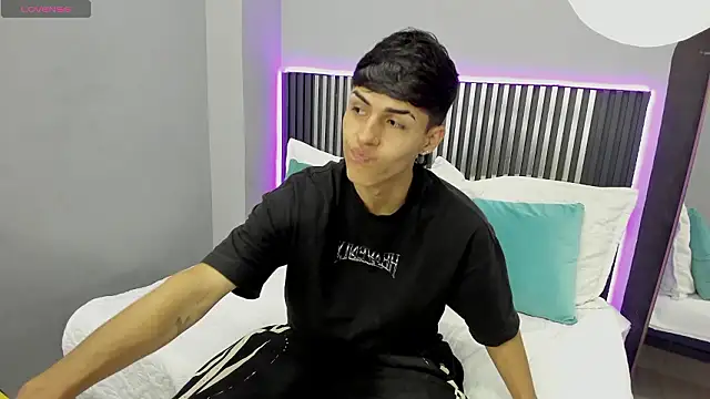 Snapshot of Ethan_Jamees chatting on 03.03.26 Ethan Jamees online show from 03.03.26