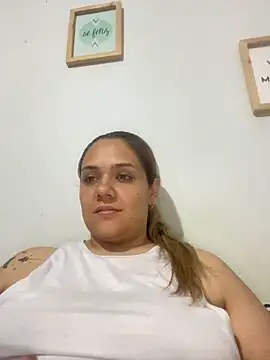 Snapshot of LoreinnFox chatting on 04.16.26 LoreinnFox online show from 04.16.26
