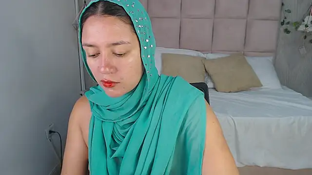 Snapshot of KaylaVonn chatting on 11.30.25 KaylaVonn online show from 11.30.25