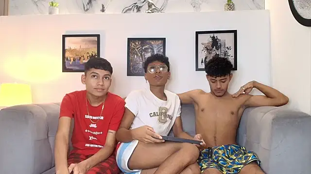 Snapshot of COUPLES_BOYS chatting on 02.25.26 COUPLES BOYS online show from 02.25.26