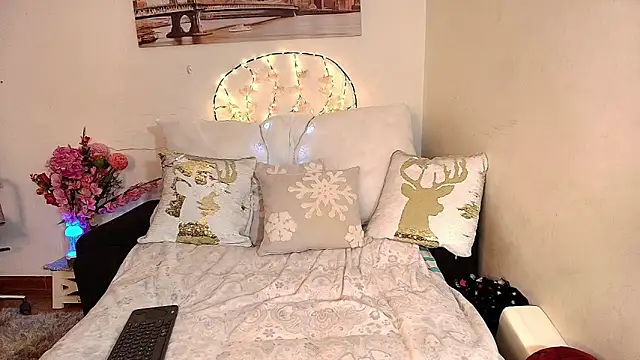 SweetMalory online show from 12.15.25