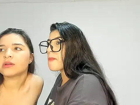 Snapshot of ROUS_SWEET_ chatting on 11.28.25 ROUS SWEET online show from 11.28.25