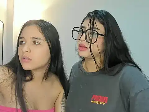 Snapshot of ROUS_SWEET_ chatting on 12.02.25 ROUS SWEET online show from 12.02.25