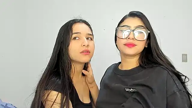 Snapshot of ROUS_SWEET_ chatting on 12.15.25 ROUS SWEET online show from 12.15.25