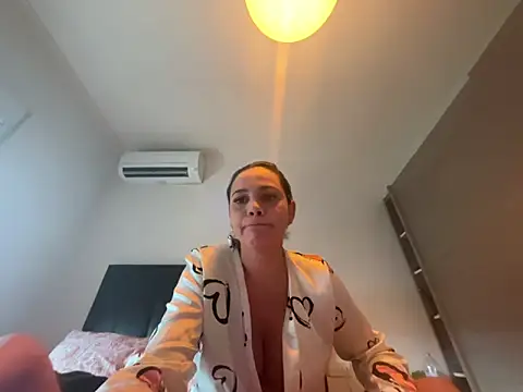 Snapshot of GabriellaGaby chatting on 12.16.25 GabriellaGaby online show from 12.16.25