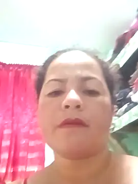 Snapshot of Hottie_lauren05 chatting on 11.30.25 Hottie lauren05 online show from 11.30.25