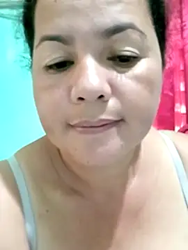 Snapshot of Hottie_lauren05 chatting on 12.02.25 Hottie lauren05 online show from 12.02.25