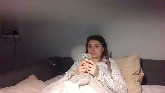 Snapshot of Devil_Maiden chatting on 03.12.26 Devil Maiden online show from 03.12.26