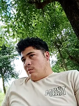 Snapshot of Elperritobb chatting on 12.14.25 Elperritobb online show from 12.14.25