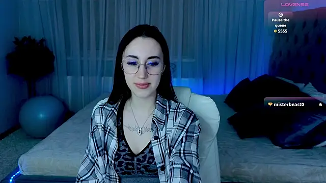 Miss  Linn online show from 12.04.25