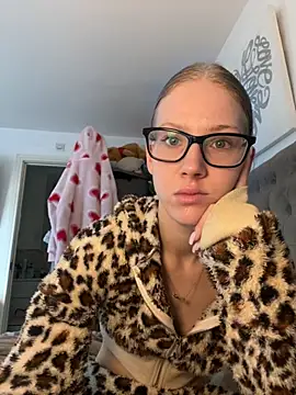 Snapshot of RosieLovexoxx chatting on 11.30.25 RosieLovexoxx online show from 11.30.25