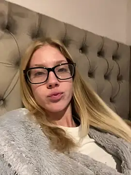 Snapshot of RosieLovexoxx chatting on 01.08.26 RosieLovexoxx online show from 01.08.26