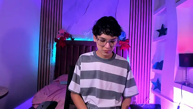 Snapshot of SthepanodiMonaco chatting on 12.13.25 SthepanodiMonaco online show from 12.13.25