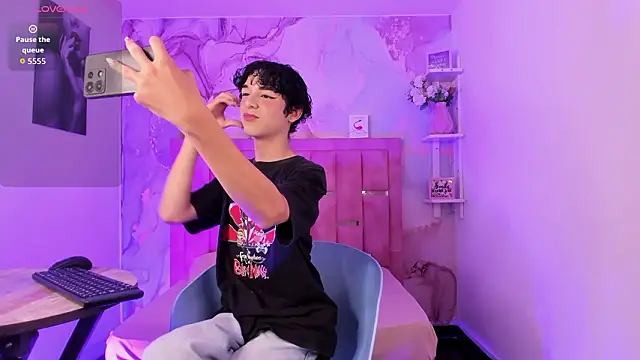 Snapshot of SthepanodiMonaco chatting on 02.18.26 SthepanodiMonaco online show from 02.18.26