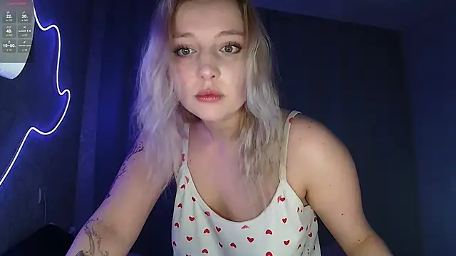 Snapshot of _K1ra_S1n_ chatting on 12.17.25 K1ra S1n online show from 12.17.25