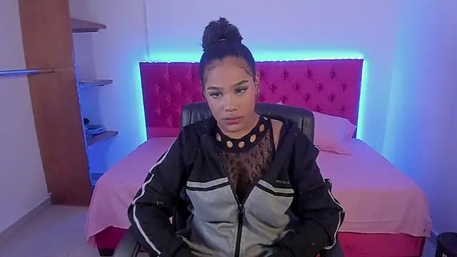 Snapshot of pamela_monkey chatting on 12.14.25 pamela monkey online show from 12.14.25