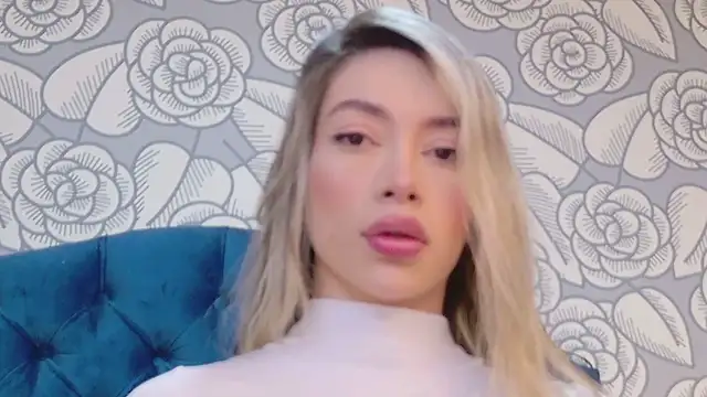 AnnaQuinn online show from 12.22.25