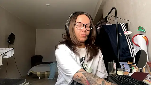 KerriMcbreen online show from 11.28.25