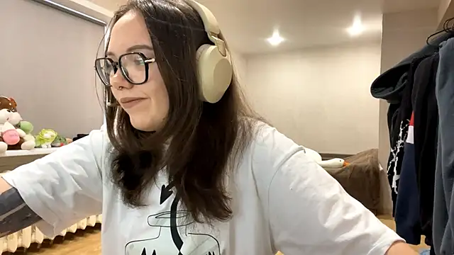 KerriMcbreen online show from 12.15.25