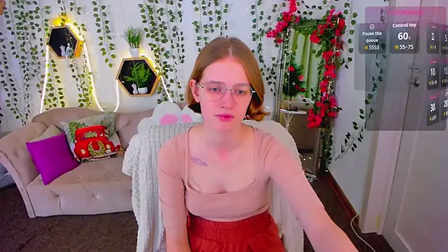 Mia Mooore online show from 12.17.25