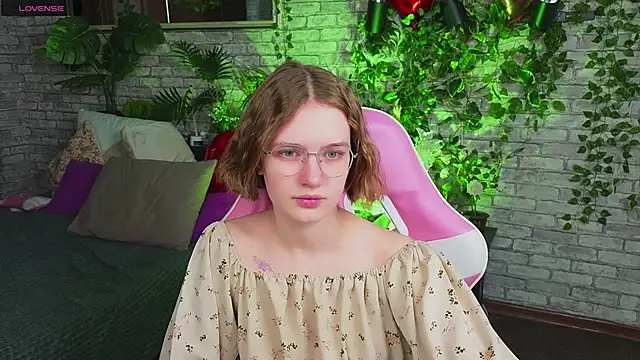 Mia Mooore online show from 02.15.26