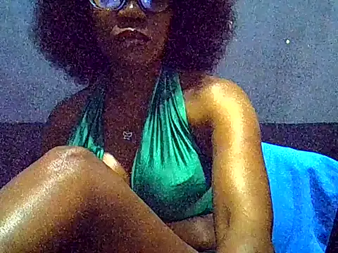 Snapshot of PreettyTee chatting on 07.17.26 PreettyTee online show from 07.17.26