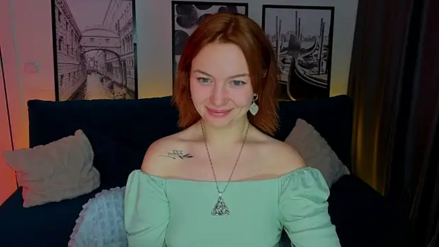 PaigeHalliwell  online show from 12.01.25