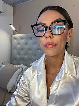 SofhiaTaylor online show from 01.16.26