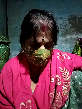 Snapshot of me-pari-hu chatting on 12.17.25 me-pari-hu online show from 12.17.25