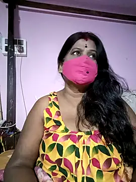 Snapshot of me-pari-hu chatting on 12.18.25 me-pari-hu online show from 12.18.25