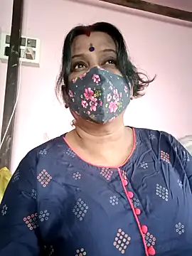 Snapshot of me-pari-hu chatting on 12.20.25 me-pari-hu online show from 12.20.25