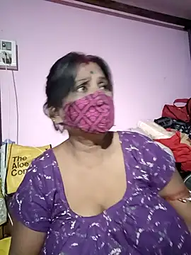 Snapshot of me-pari-hu chatting on 02.08.26 me-pari-hu online show from 02.08.26