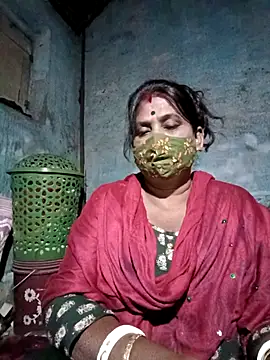 Snapshot of me-pari-hu chatting on 02.18.26 me-pari-hu online show from 02.18.26